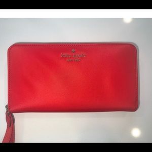 Kate Spade Chelsea wallet in currant jam NEVER used 🙌🏻L@@K